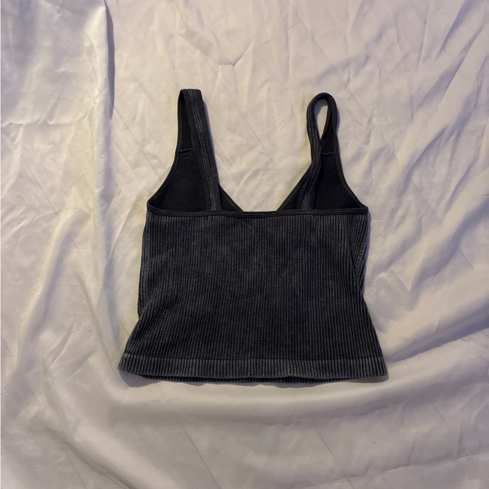 Bella Seamless Ribbed Cropped V Neck Tank - Picture 5 of 5